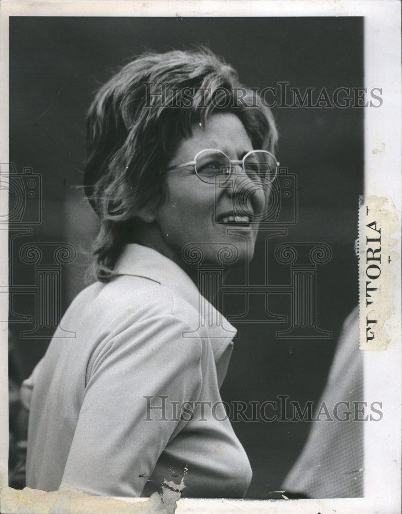 1972 Sandra Palmer follows the flight of her opponents drive. - Historic Images