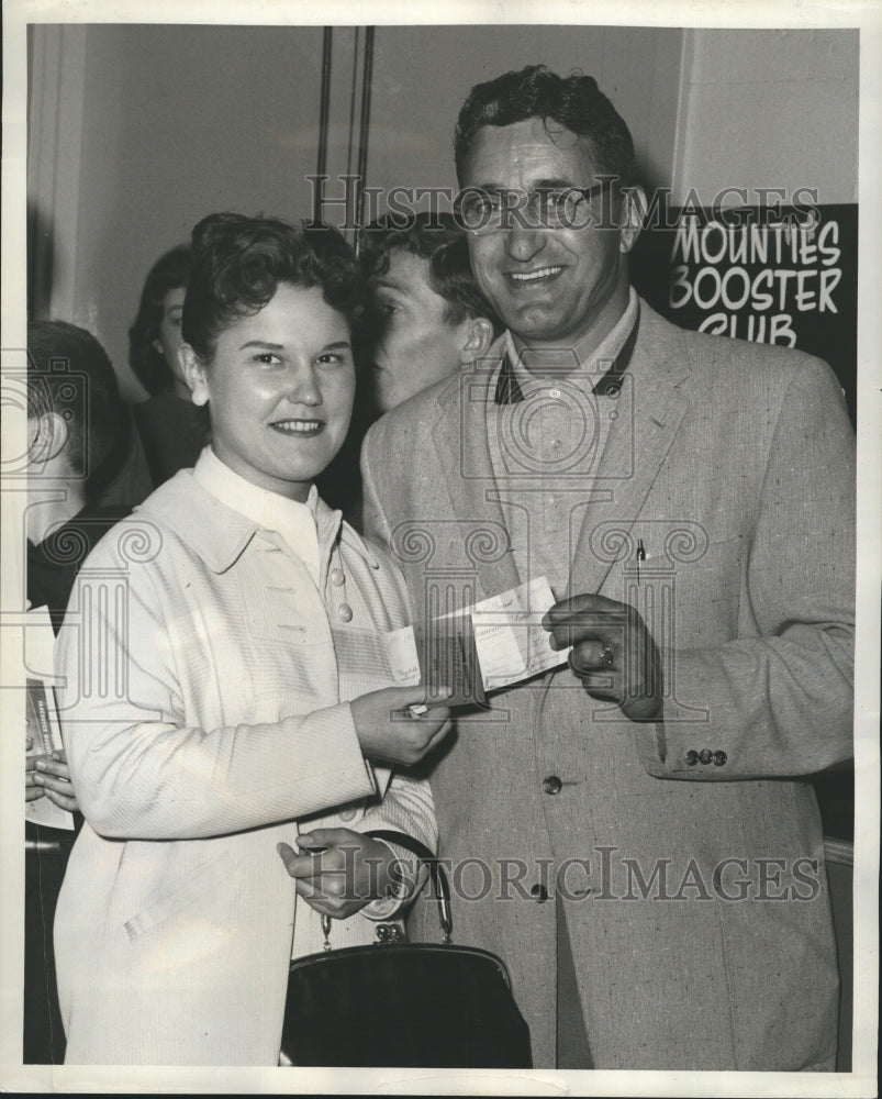 1959 Press Photo A picture of a man and woman - Historic Images