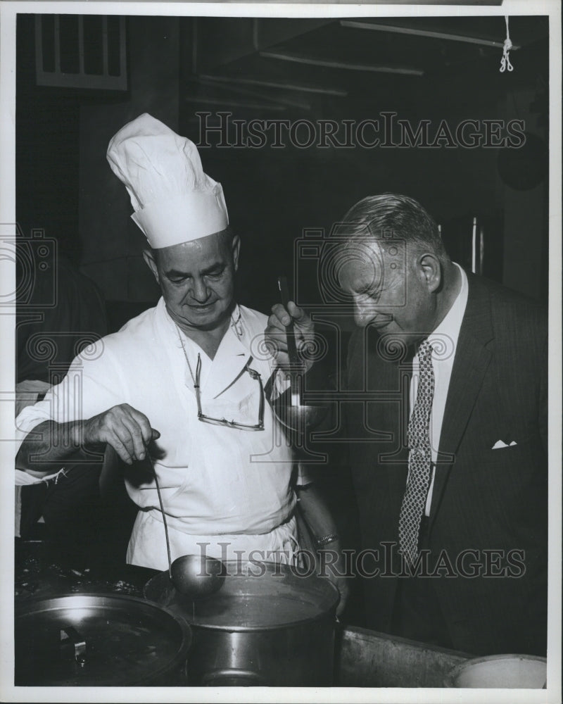 1961 Press Photo St. Petersburg Chef Gil Raymond and Dan Daniel - RSH33865 - Historic Images