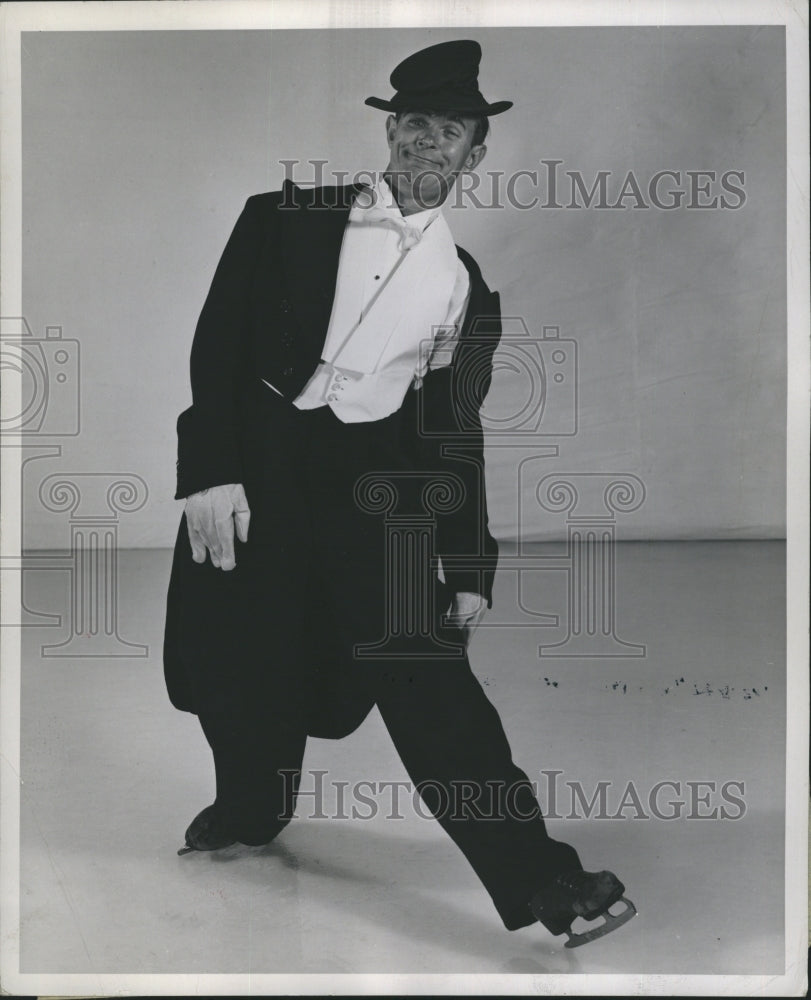 1945 Press Photo Heine Brock ice comedian of Ice Follies - Historic Images