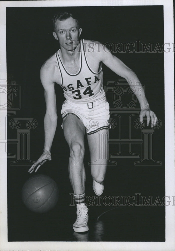 1957 Press Photo USAF Academy basketball player Bob Beckel - Historic Images