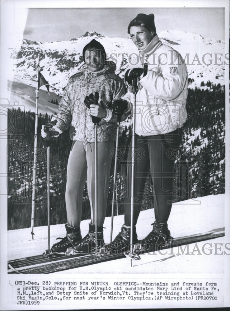 1959 Press Photo U.S. Olympic Ski Candiates Mary Lind and Betsy Snite posing. - Historic Images
