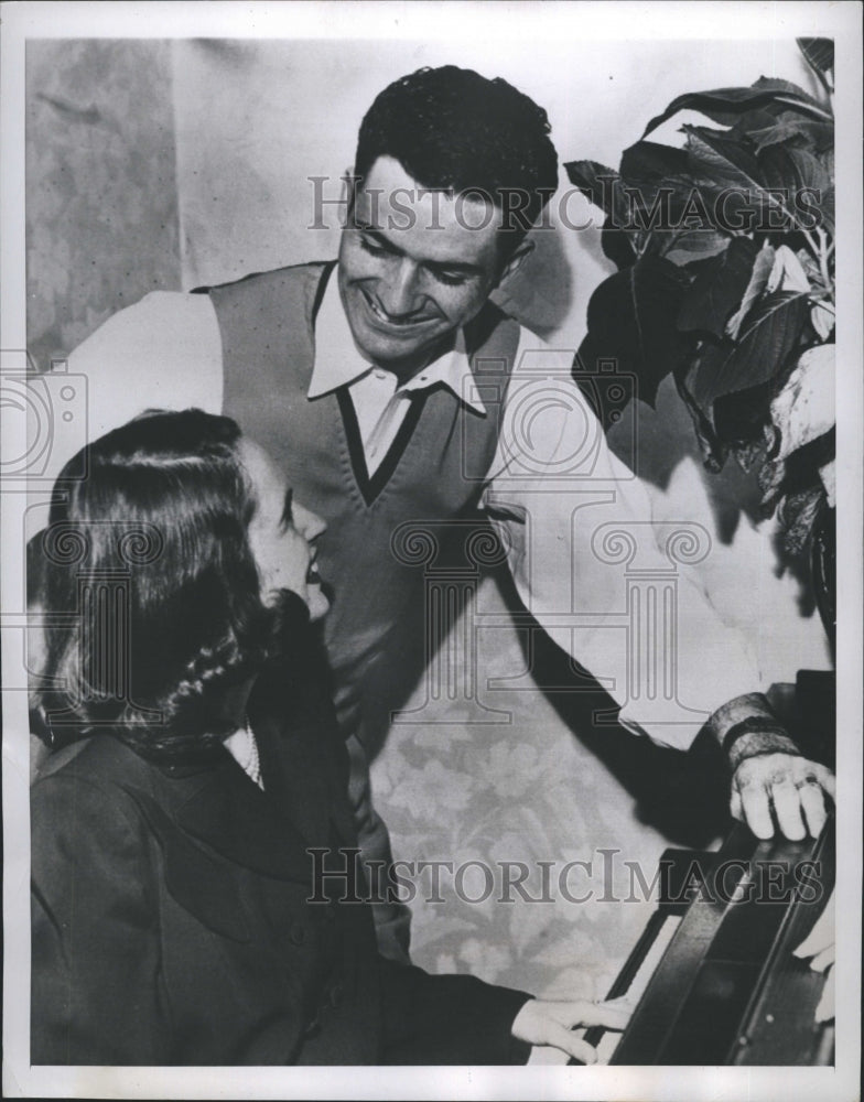 1949 Press Photo MLB player Jerry Coleman and Wife Louise, smiling. - RSH34365 - Historic Images