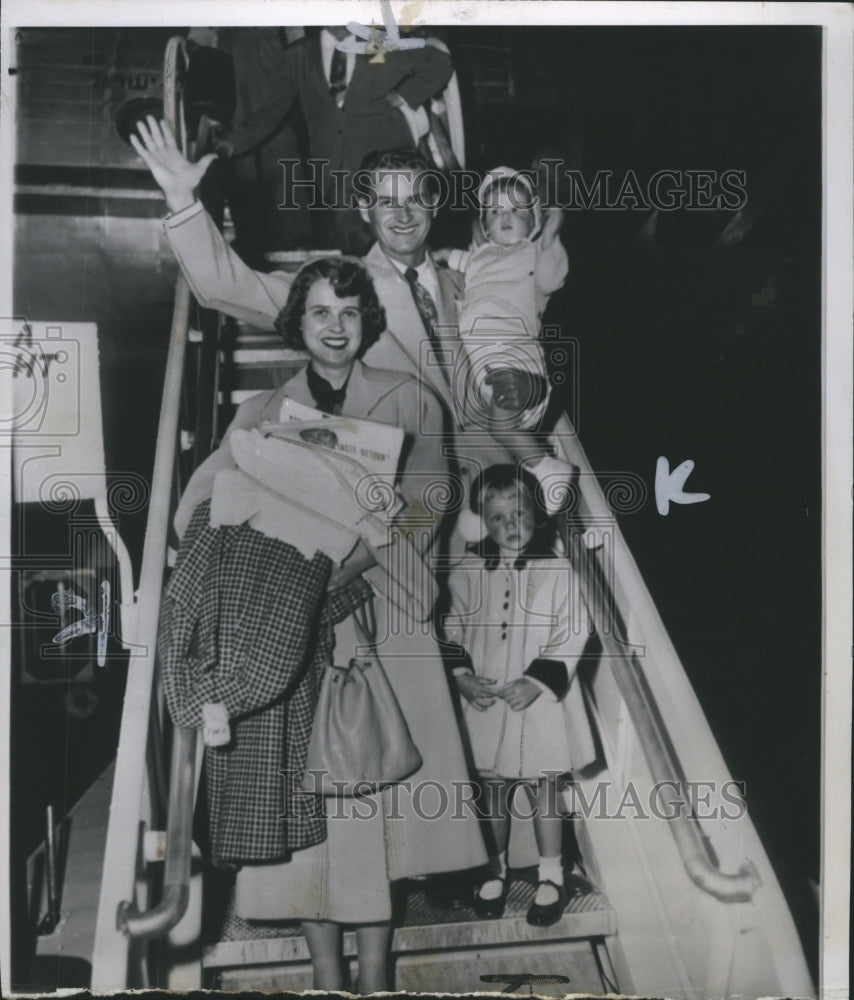 1953 Gerry Coleman with wife and children - Historic Images
