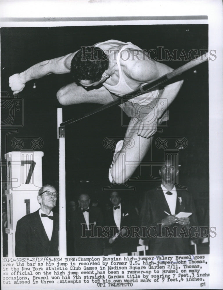 1965 Press Photo Valery Brumel, wins high jump, with John Thomas. - Historic Images