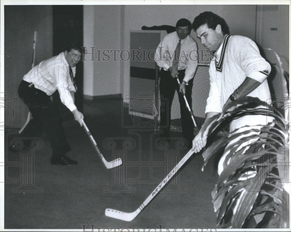 1994 Press Photo Boston Bruins, Adam Oates and Bob Mahoney - Historic Images