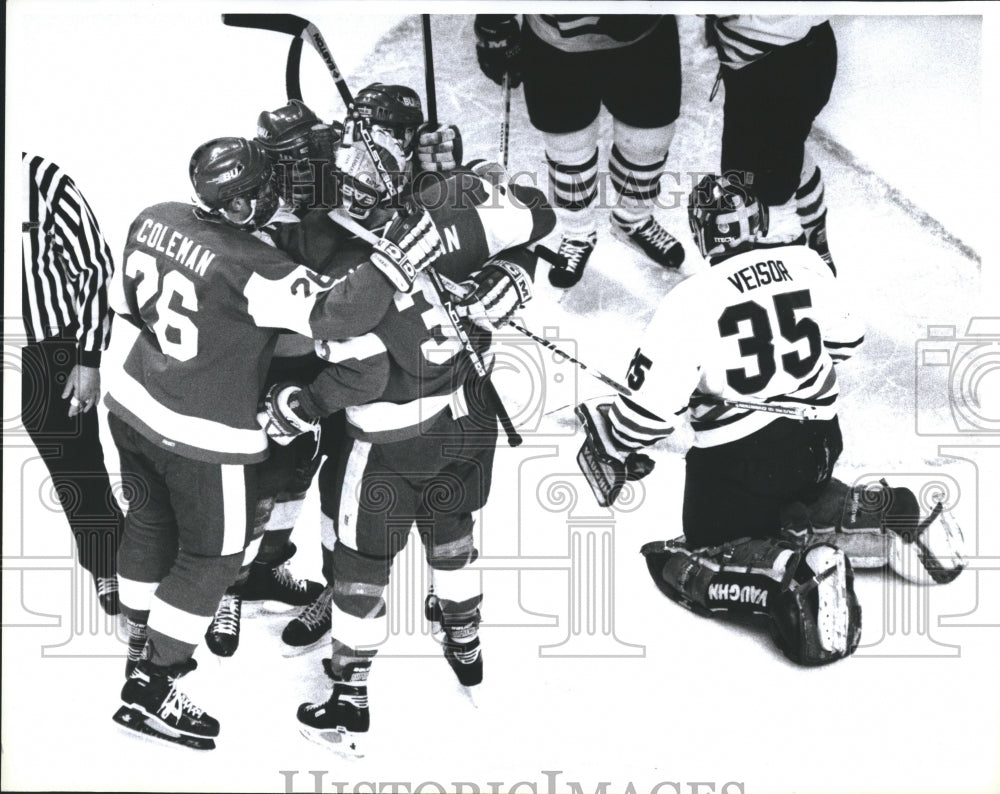 Press Photo Mike Veisor Chicago Black Hawks Ice Hockey Goalkeeper NHL Match - Historic Images