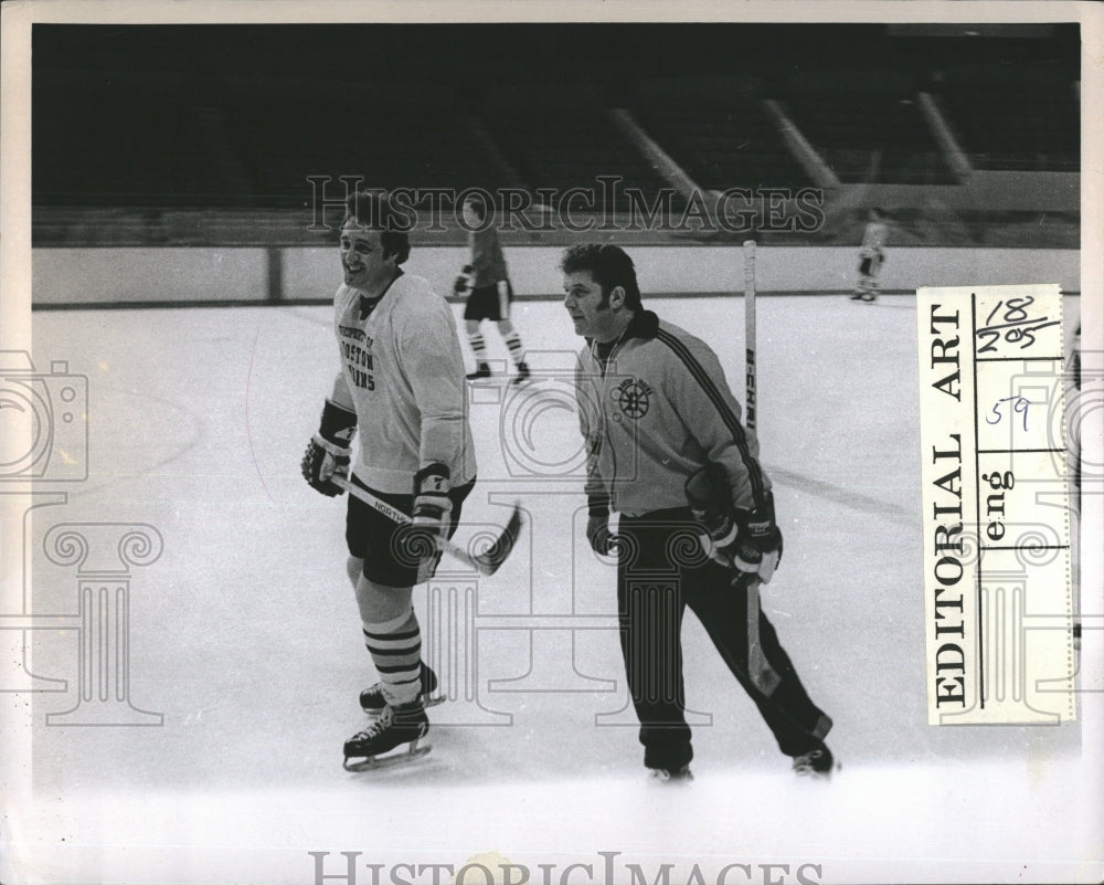 1973 Press Photo Hockey  Bep Guidolin and Phil Esposito. - Historic Images