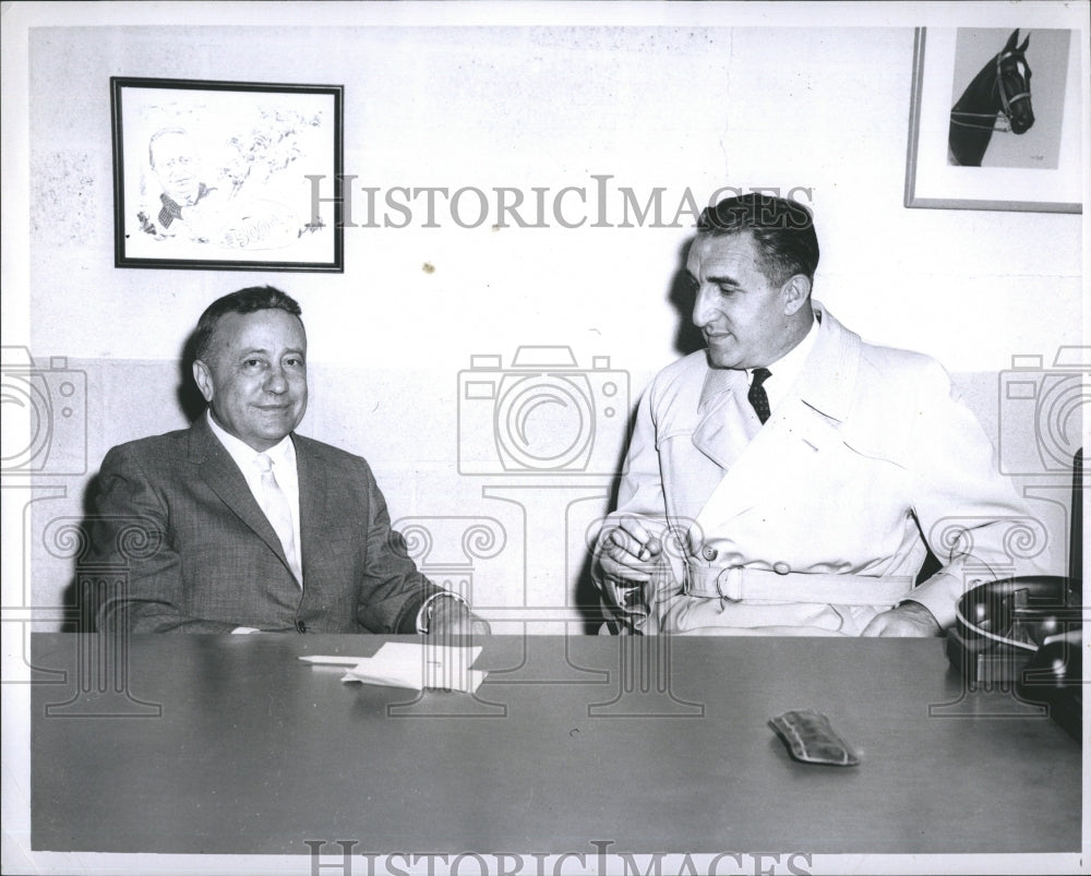 1960 Press Photo Max White and B.A. Darrio-popular racing heads. during meeting. - Historic Images