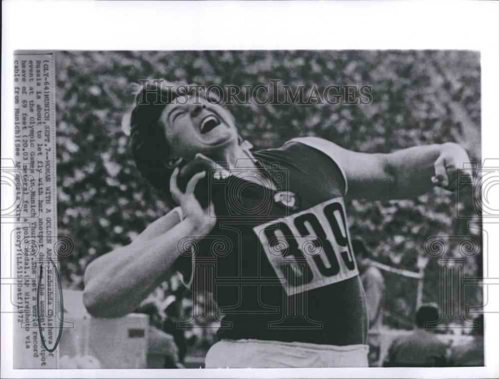 1972 Press Photo Nadezhda Chizhova of Russia about to fly with her shotput. - Historic Images