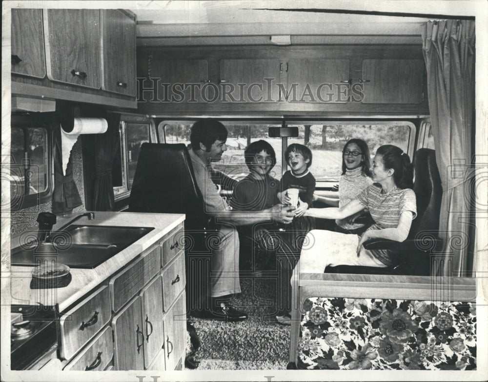 1973 Press Photo Actor Johnny Bucyk and Family in Motor Home - RSH35153 - Historic Images