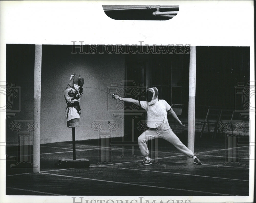 Press Photo Academy of Fencing - Historic Images
