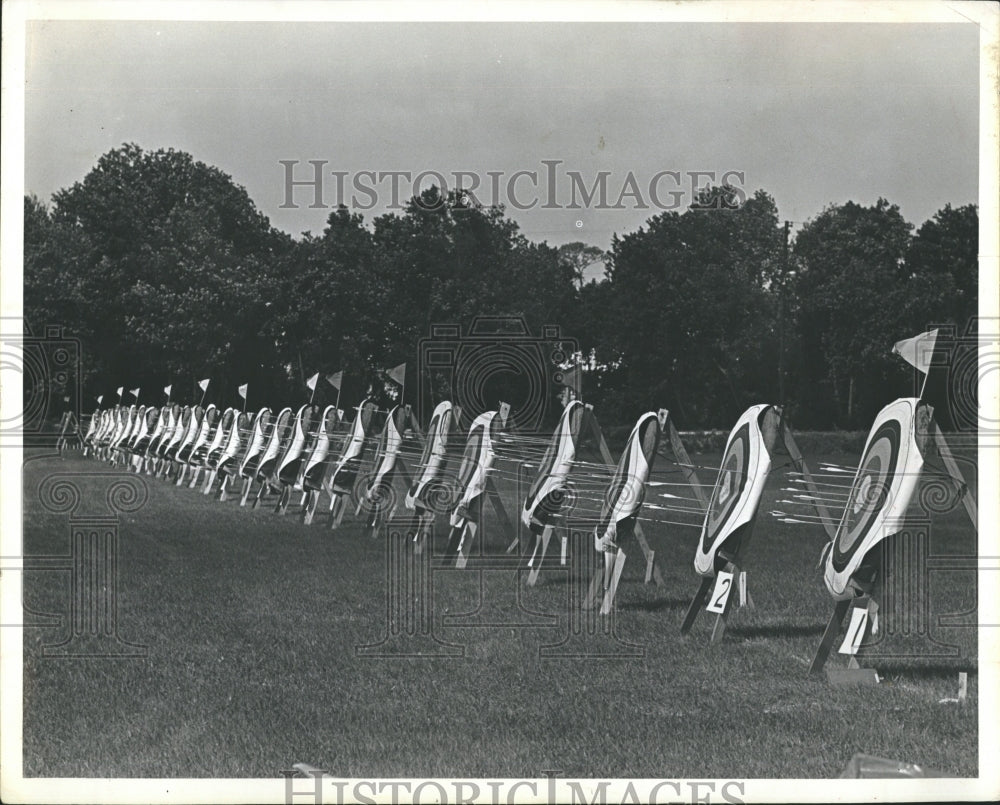 Press Photo Archery in the picture above. - Historic Images