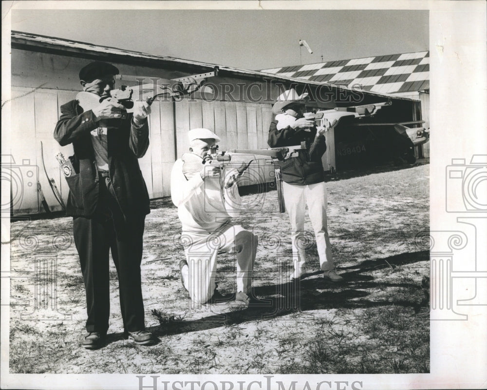 1965 Press Photo The crosshow Archers of the west coast gave a demonstration at the &quot;Fly-in&quot; - Historic Images