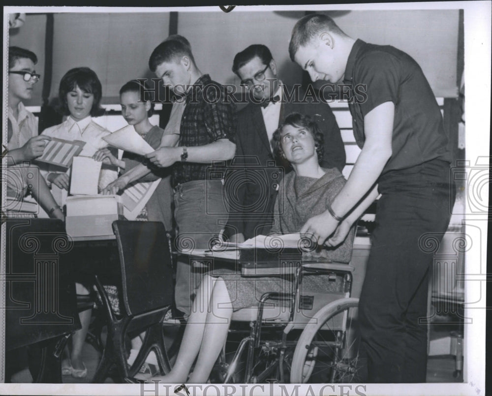 1964 Press Photo Jill Kinmont paralyzed ex-champion skier prepares for teaching. - Historic Images