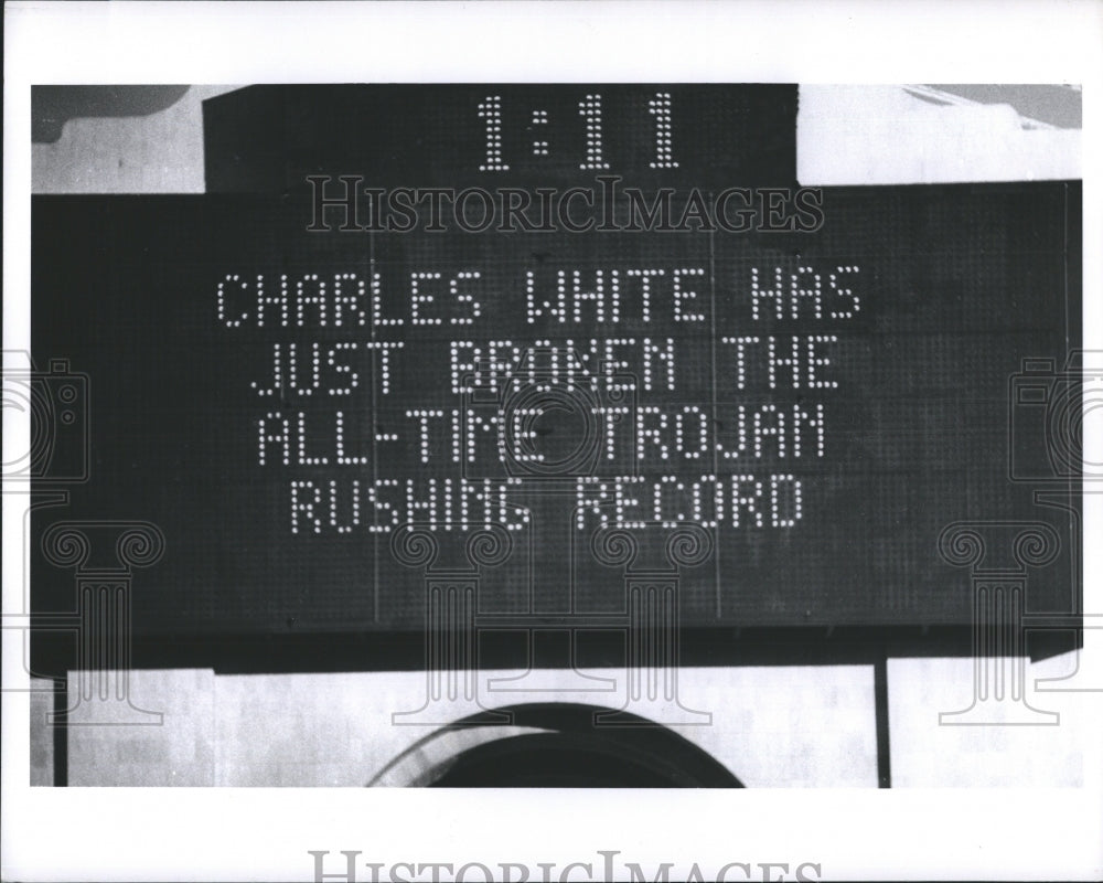Press Photo Charles White Sign All-Time Trojan Rushing Record - Historic Images