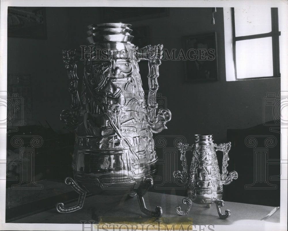 1952 Press Photo trophy solid silver horseman Mexico National Association State - Historic Images