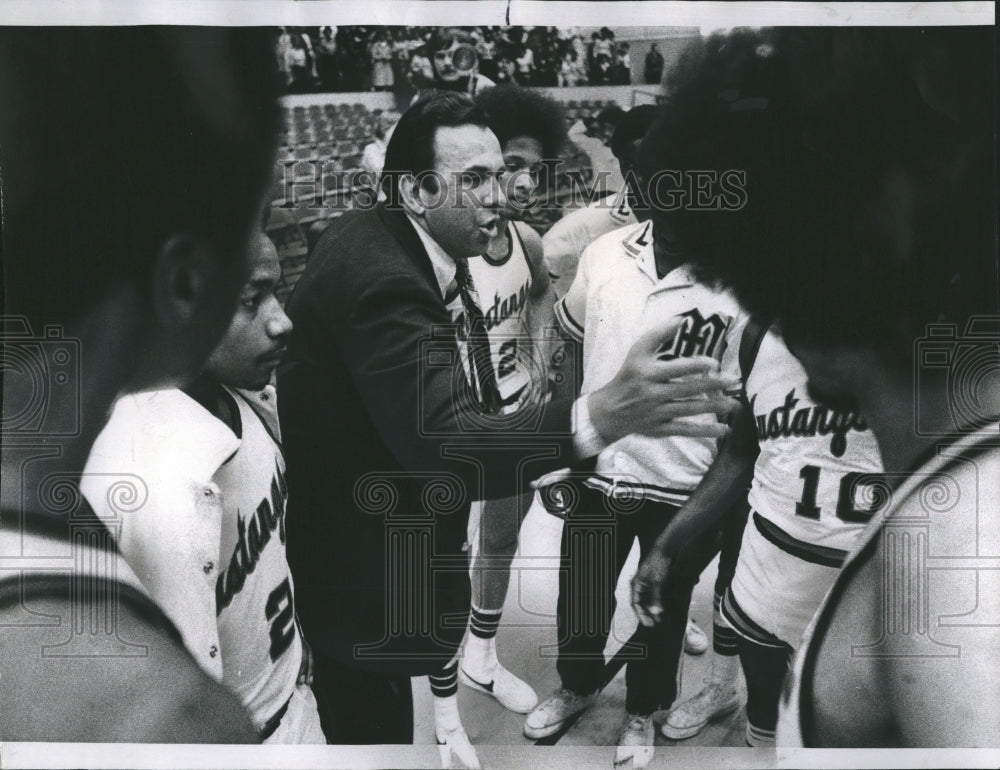 1976 Press Photo Morgan Park coach Bill Warden Public League champs basketball - Historic Images