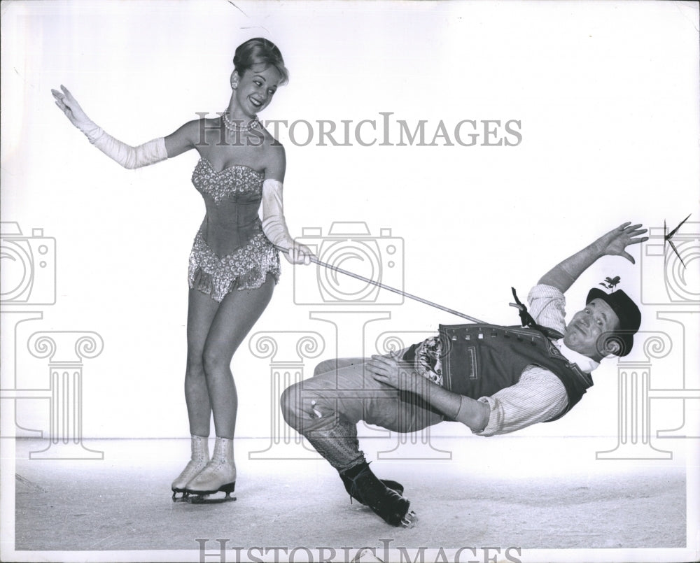 1963 Press Photo Arizona Beauty and Mr.Frick in "Top Banana" - Historic Images