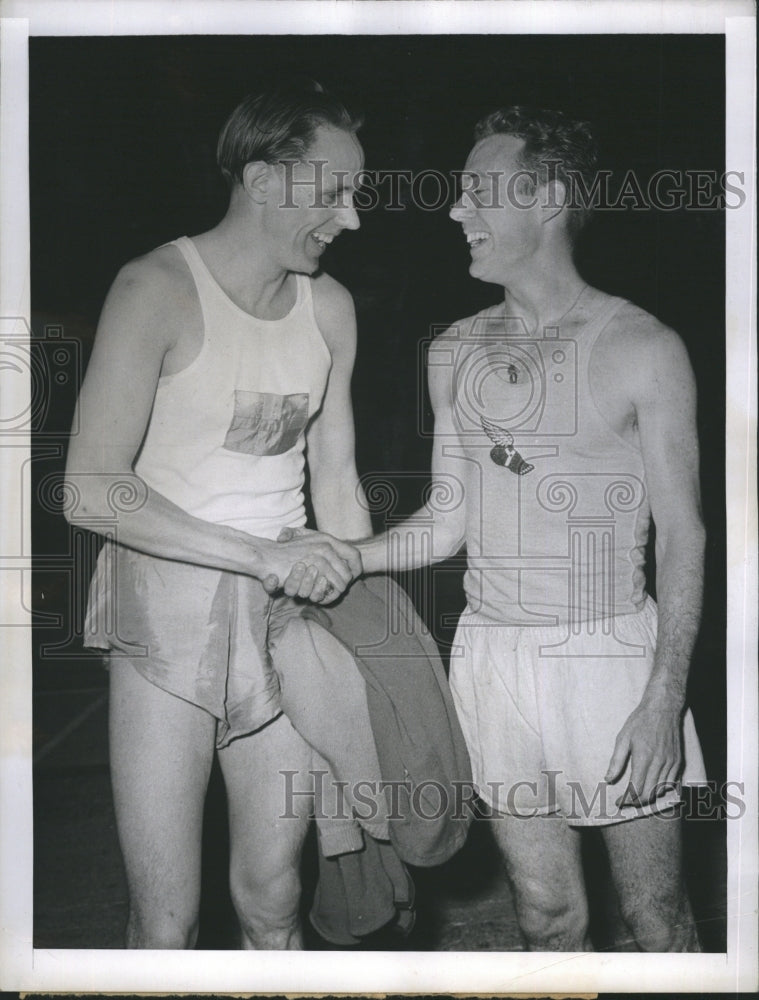 1945 Press Photo Cunder Hagg Sweden Jeffrey Rafferty Won Mile Event ICAAA Indoor - Historic Images