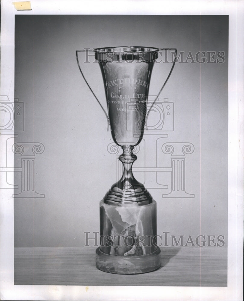 1957 Press Photo Hawthorn Gold Cup Trophy - Historic Images