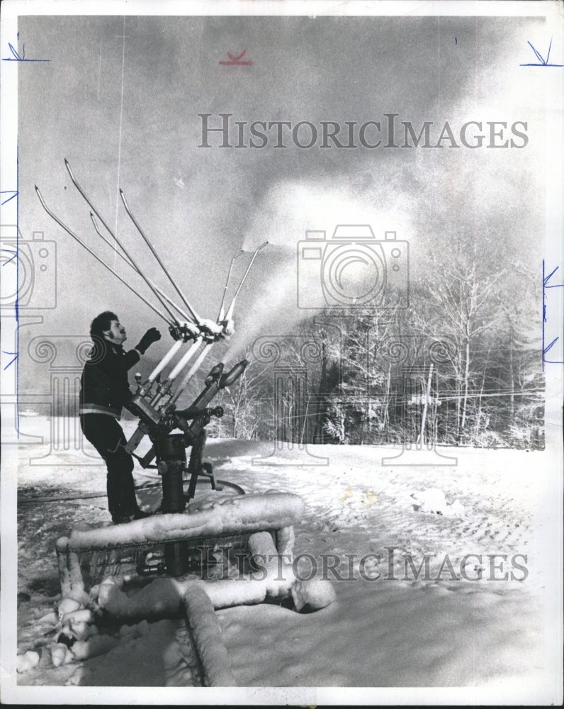 1976 Press Photo Blue Hill Ski Area Snow Maker Joseph Tropeano - Historic Images