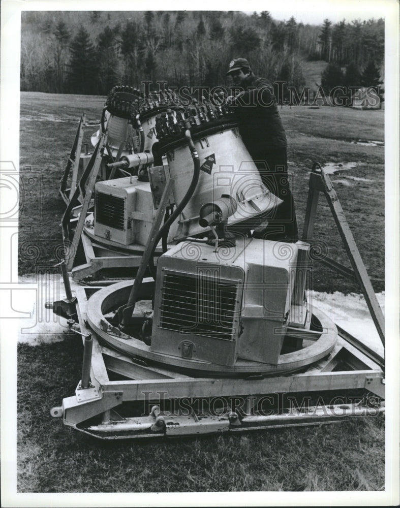 Press Photo Bob Walter Working on Snow Maker Gunstock Ski Area - RSH36515 - Historic Images