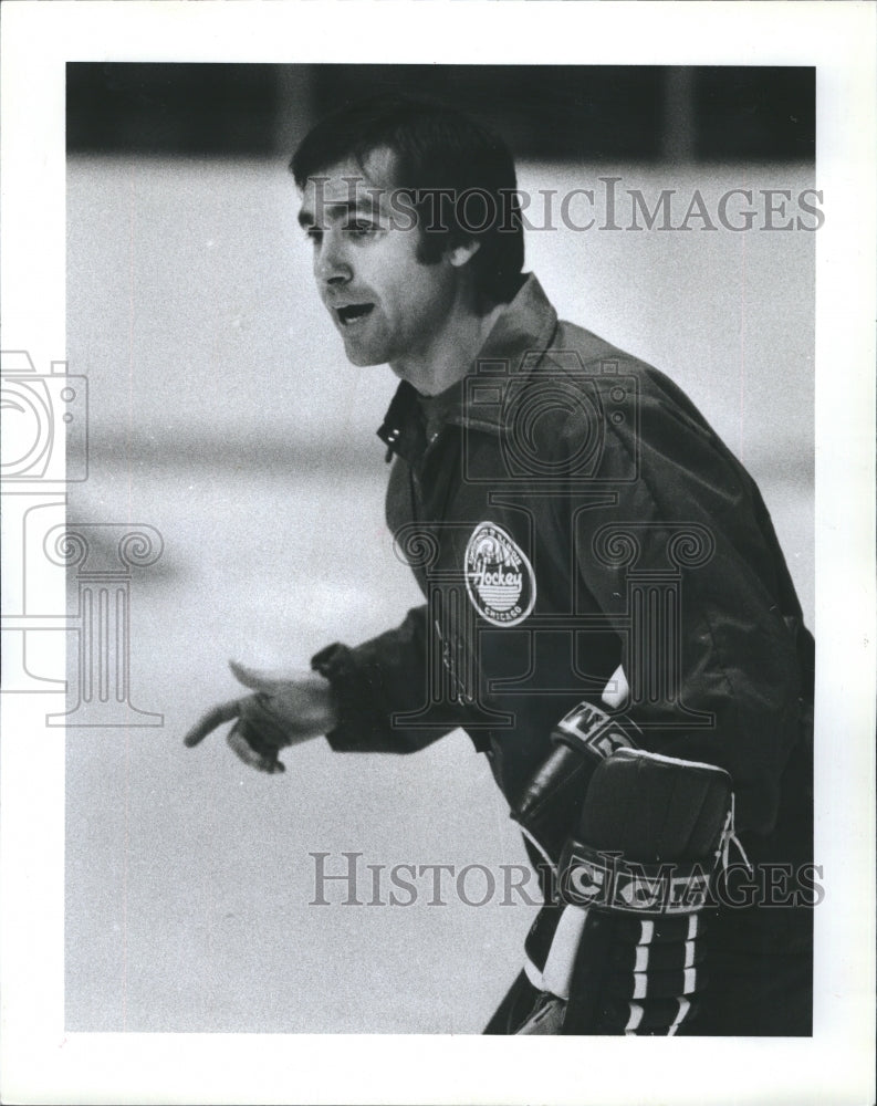 1982 Press Photo Calgary Flames Head Coach Val Bel Monte NHL Ice Hockey UIC - Historic Images