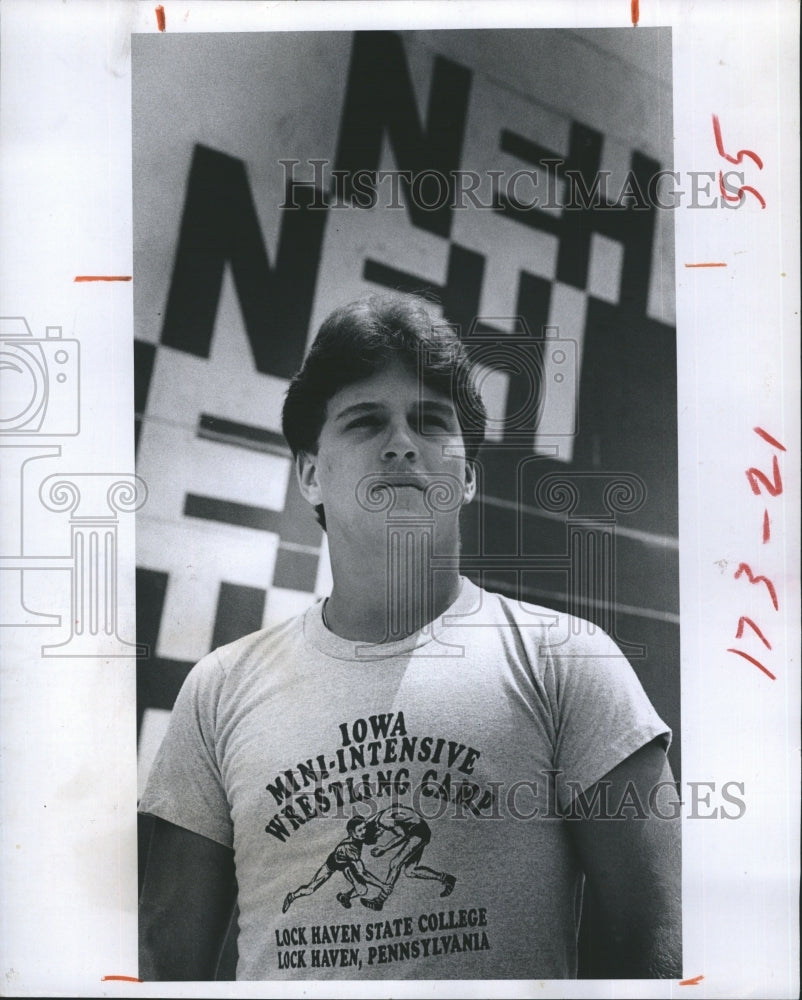 1982 Press Photo Craig Van Leon Northeast High School Wrestler Iowa Unviersity - Historic Images