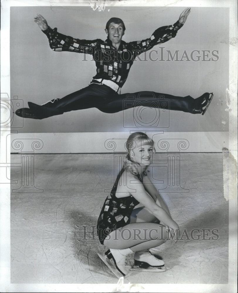 1974 Press Photo Richard Dwyer Mid Jump Over Susan Berens Shipstads &amp; Johnson - Historic Images