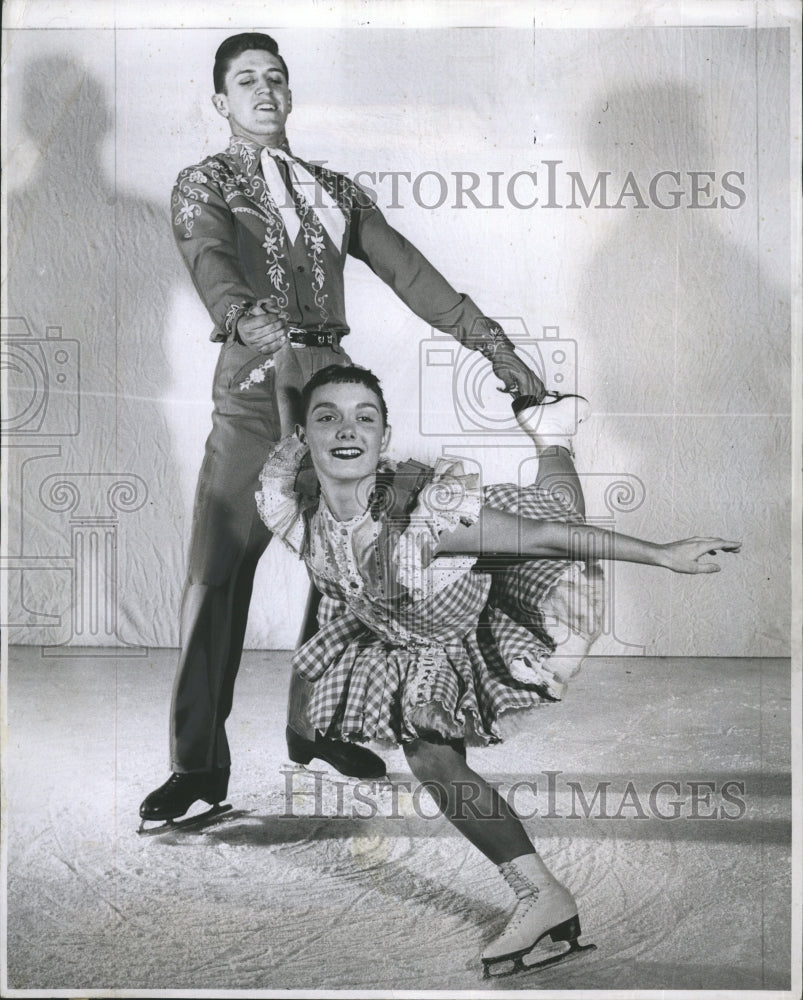 1956 Press Photo Richard Dwyer And Georgina Sutton Moonlight Hayride Scene-Ice - Historic Images