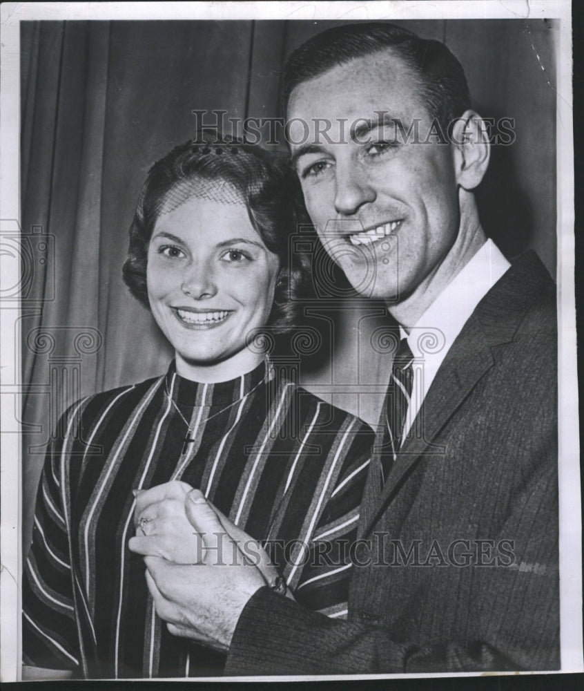 Press Photo Happy Couple Smiling &amp; Holding Hands Vintage Classic Retro B&amp;W - Historic Images