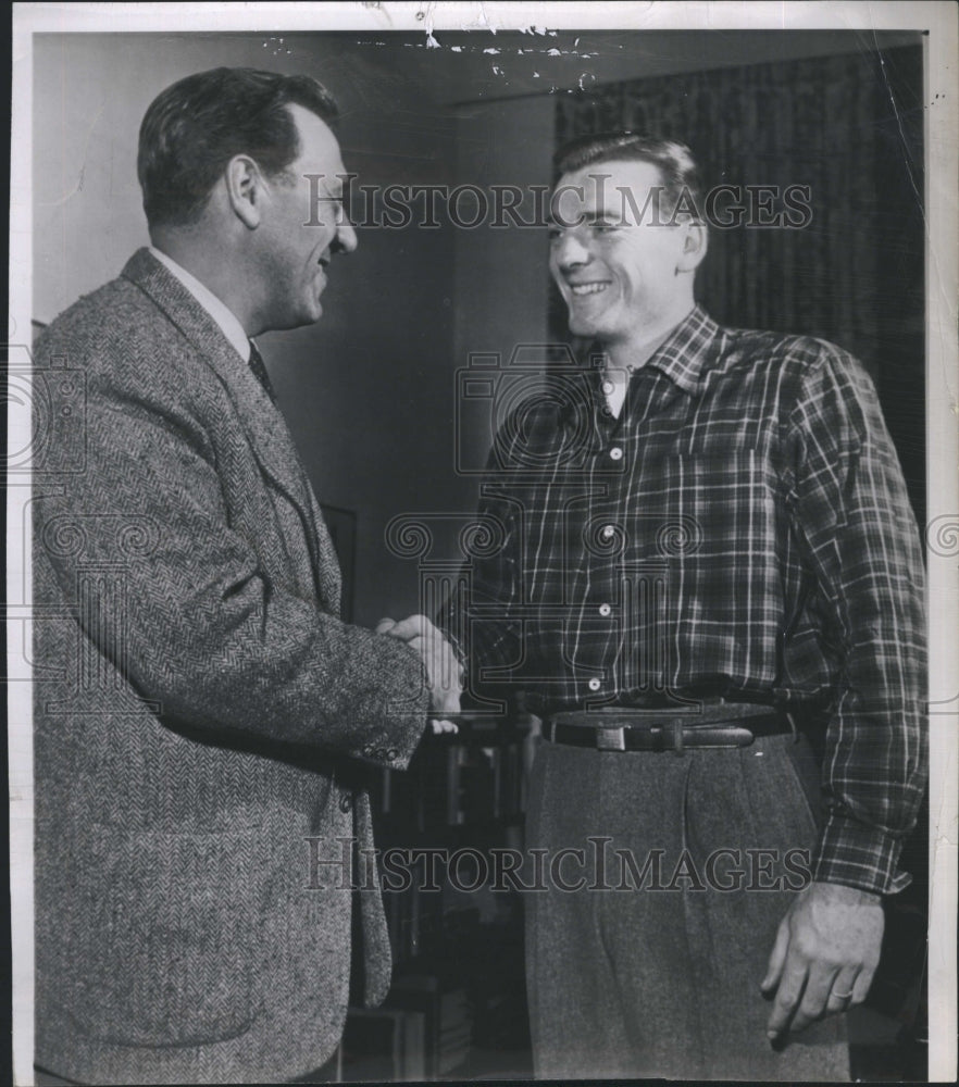 1953 Press Photo Bob Mathias and Wallace Sterling - Historic Images