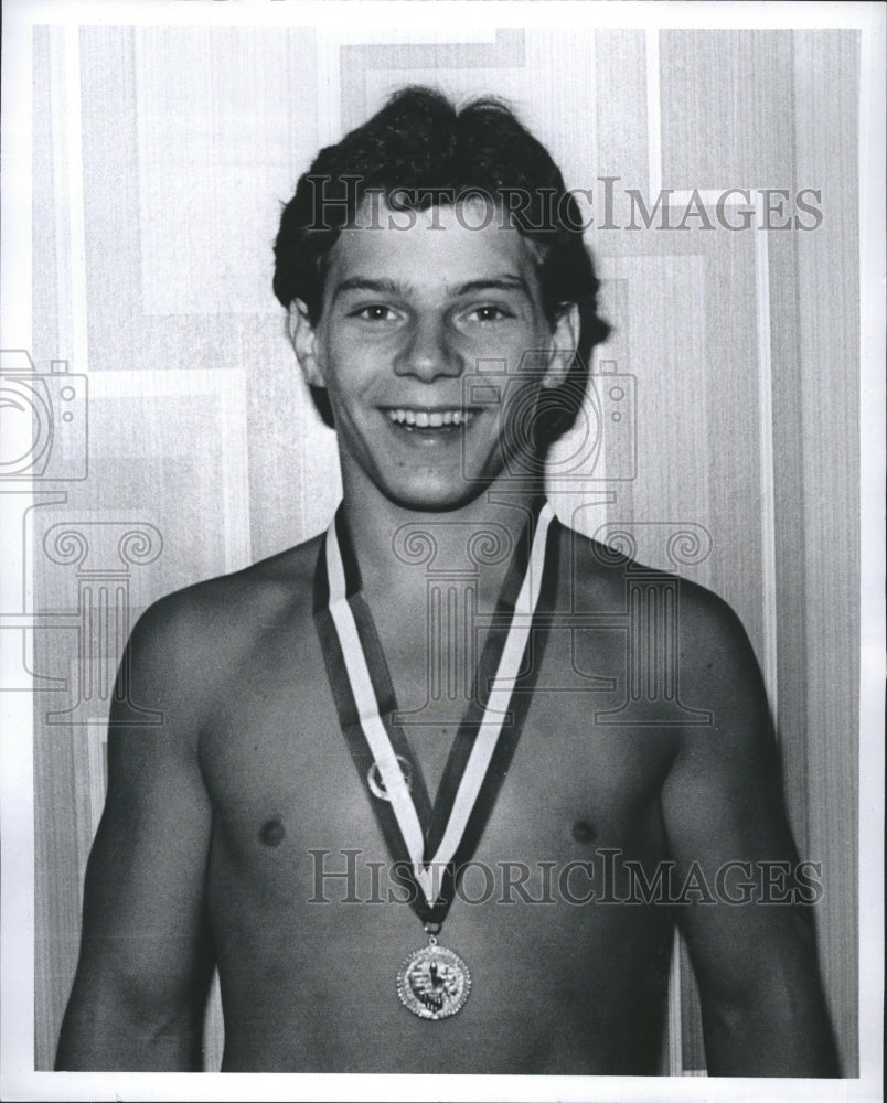 Press Photo Judo Champion Paul Jones Wearing His Medal Gleaming - Historic Images