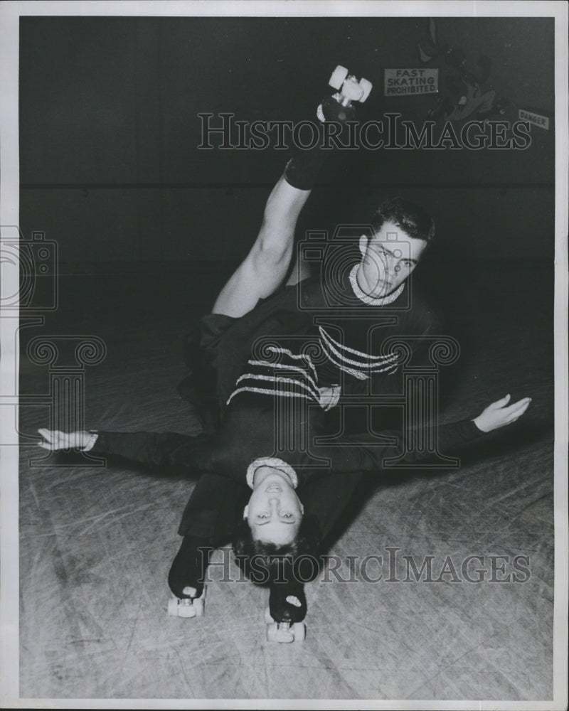 1959 Press Photo Robbie Wollard Carol Strut - Historic Images