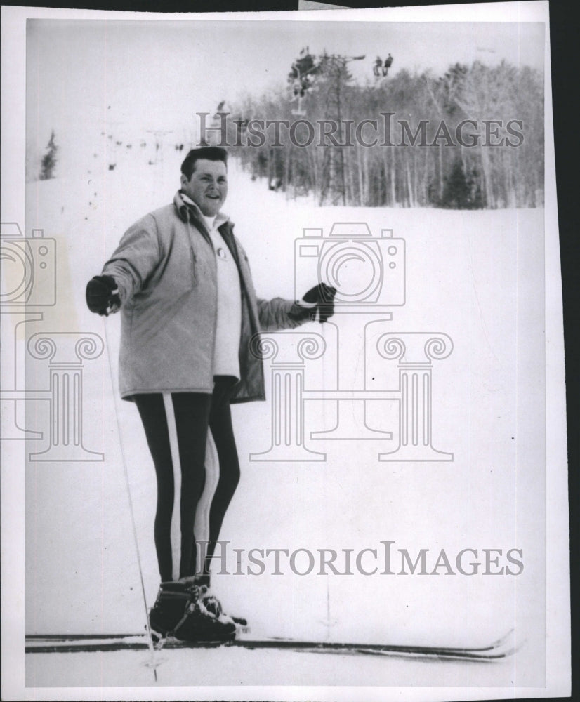 1963 Press Photo Kip Pitou Stands 6&#39;4&#39; Brother Of Olympic Ski Champ Penny Pitou - Historic Images