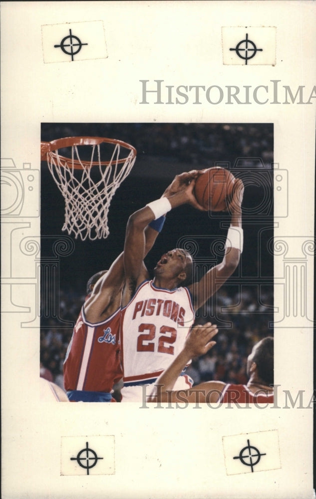 1988 Press Photo John Salley Detroit Pistons And Benoit Benjamin Boston Celtics - Historic Images