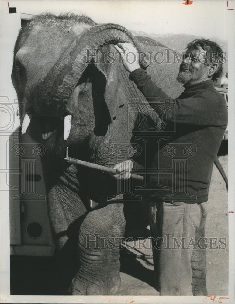 1975 Press Photo Actor Glenn Ford in &quot;Punch and Jody&quot; NBC World Premiere Movie - Historic Images