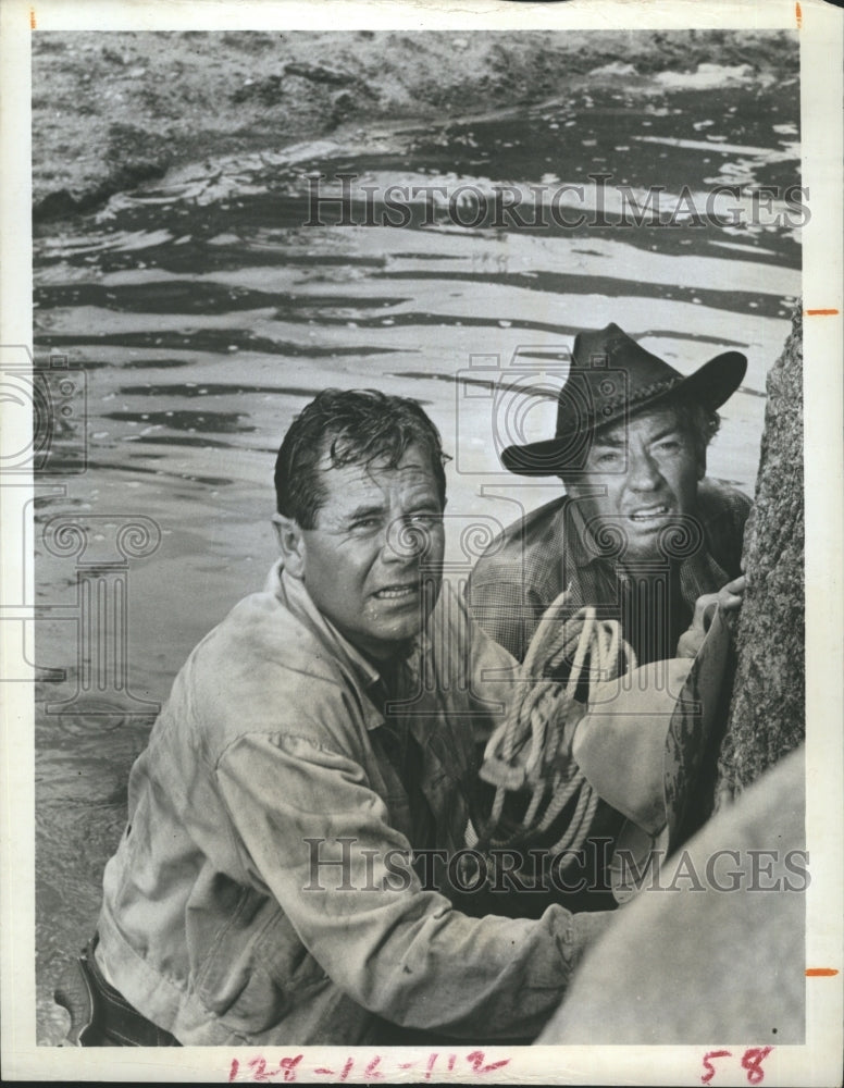 1972 Press Photo Actors Glenn Ford &amp; Arthur Kennedy in &quot;Day of the Evil Gun&quot; - Historic Images