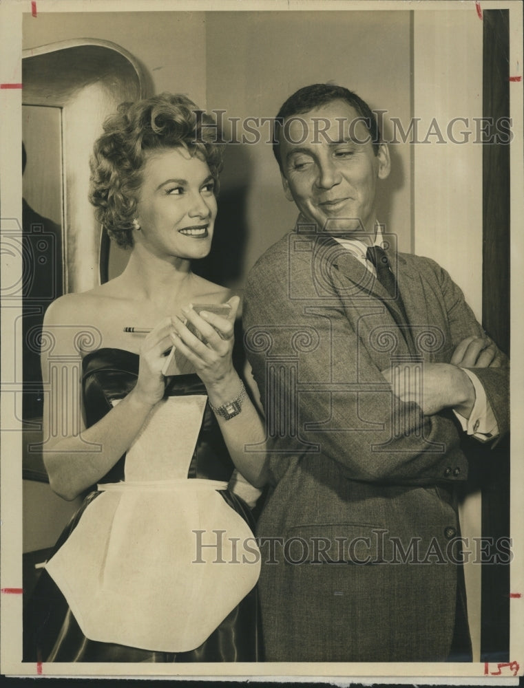 1959 Press Photo Actors Cameron Mitchell &amp; Vonne Lester in &quot;David Niven Show&quot; - Historic Images