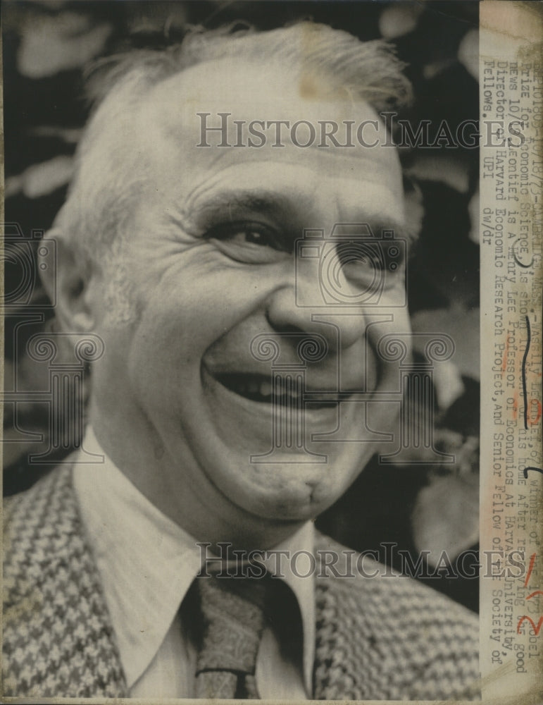 1973 Press Photo Wassily Leontie Economic Harvard Professor. - Historic Images