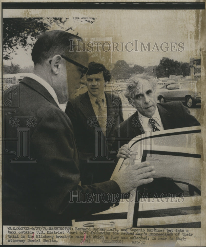 1974 Press Photo Eugenio Martinez outside U.S. District Court - RSH37549 - Historic Images