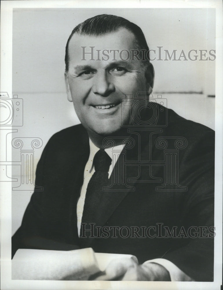 1963 Press Photo Elmer W. Lower, President of ABC News - Historic Images
