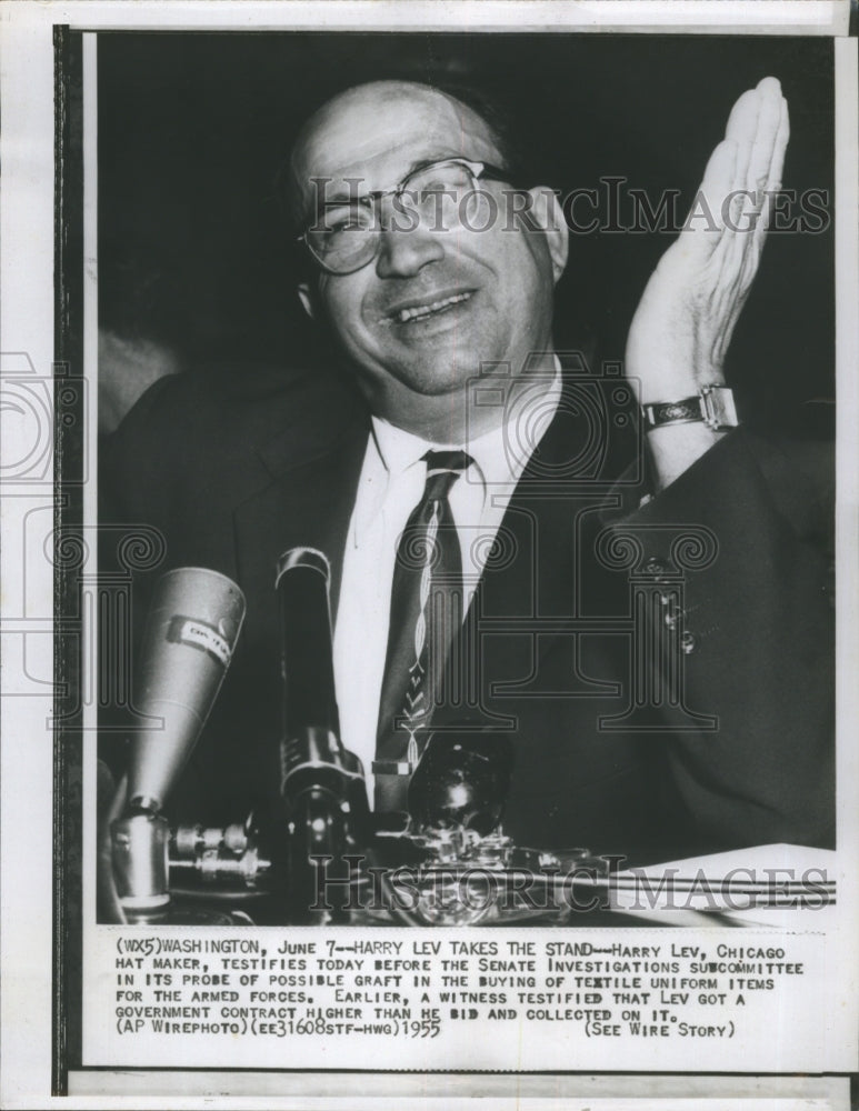 1955 Press Photo Chicago Hat Maker Harry Lev Senate Subcommittee Graft Hearing - Historic Images