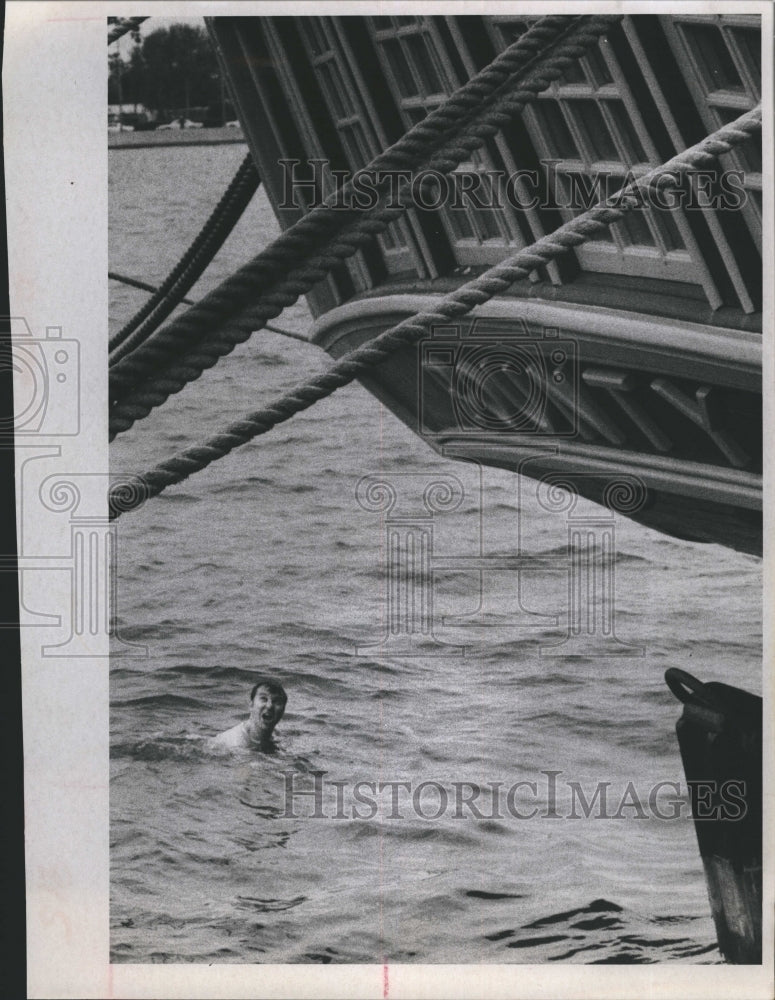 1969 Press Photo Jeff Valentine  Frank, takes a birthday dip - Historic Images