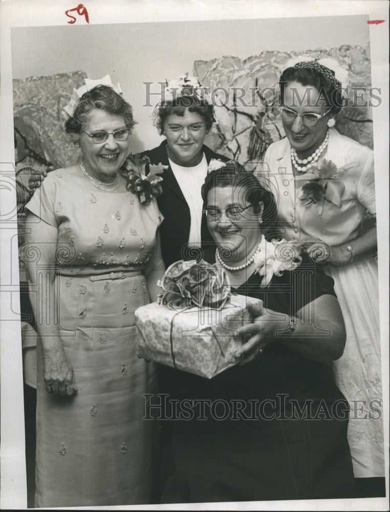 1960 Press Photo Margaret Lynch Retiring for Principal. - Historic Images