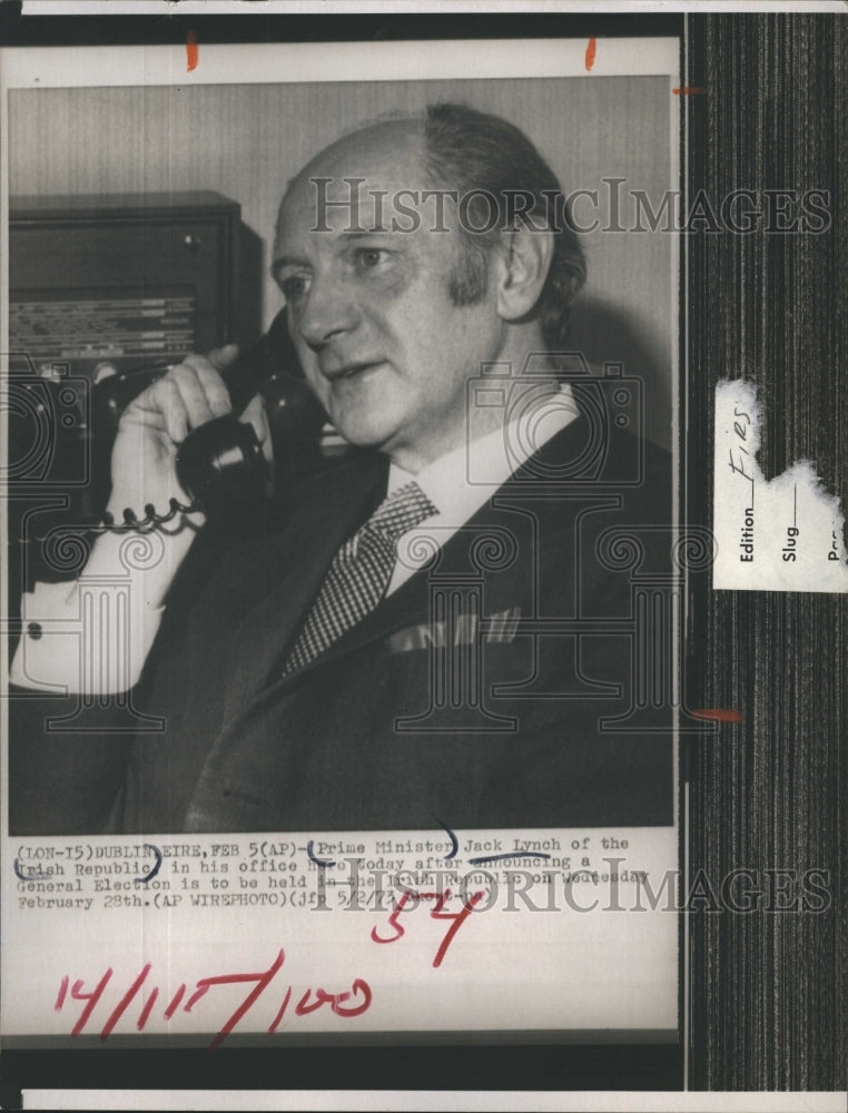 1973 Press Photo Jack Lynch Prime Minister of Irish Republic on his office. - Historic Images