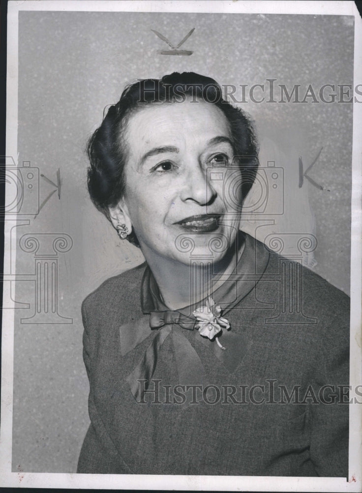 1953 Press Photo Rose Laird is a cosmetician - Historic Images