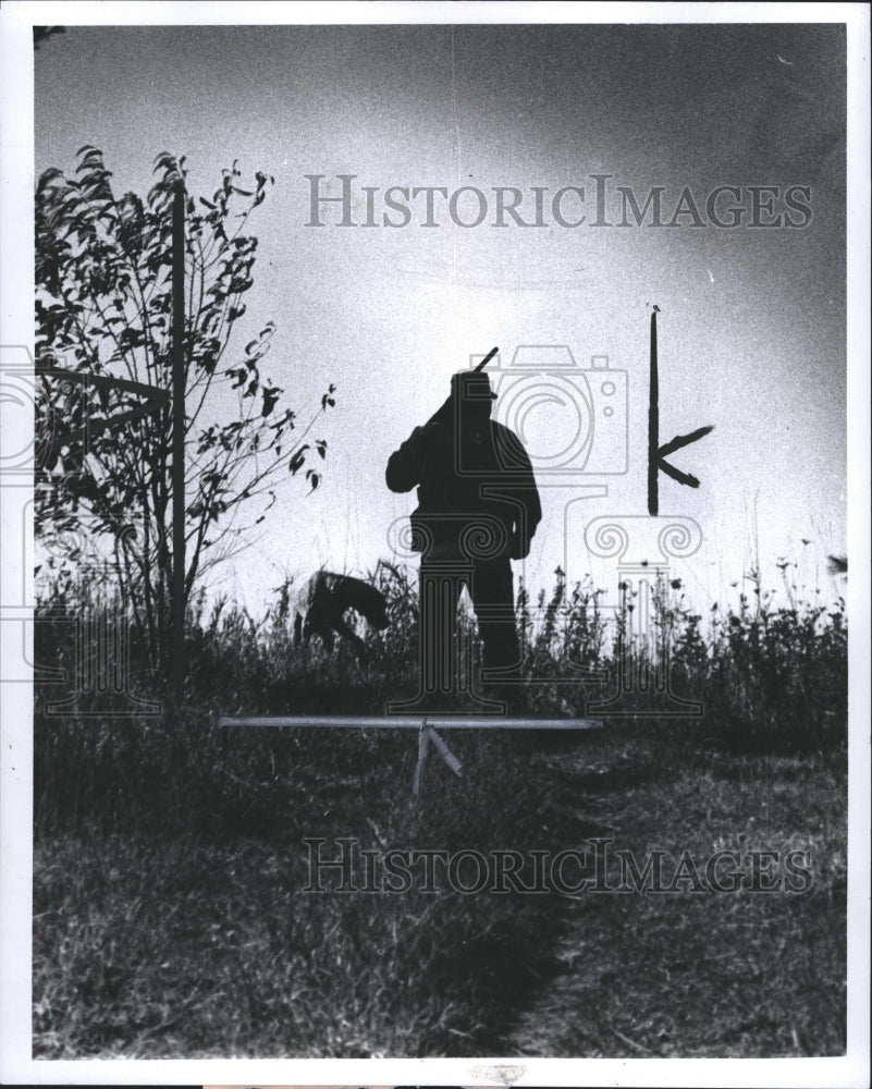 1977 Press Photo Man Hunting. - RSH37973 - Historic Images