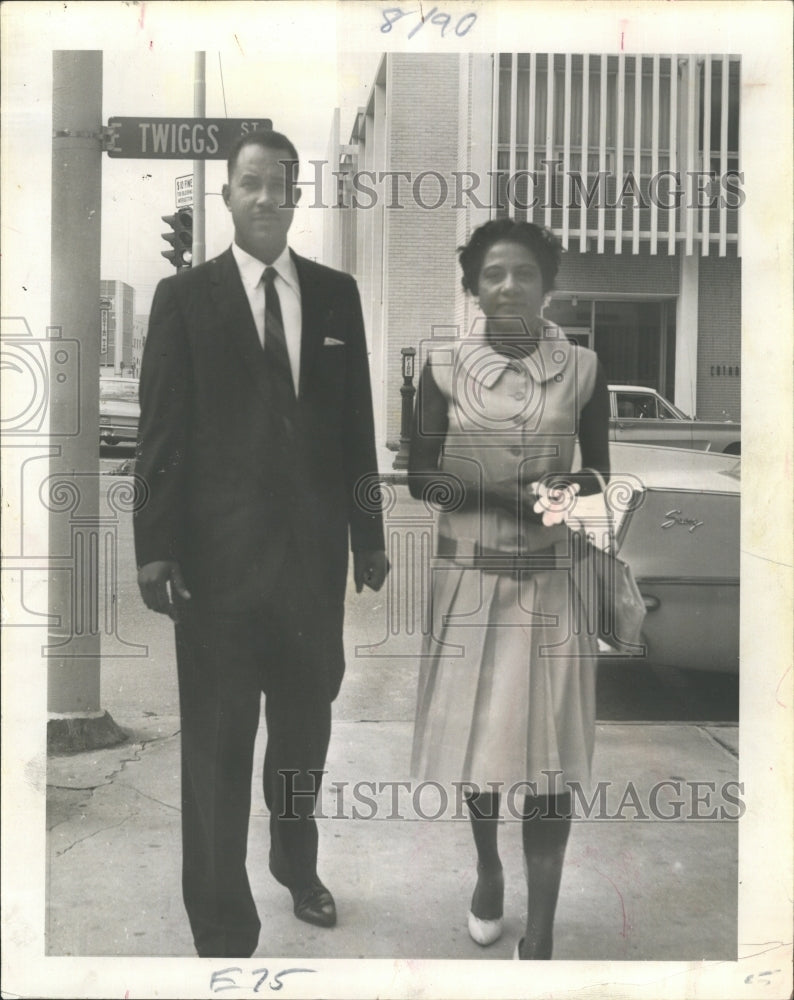 1965 Press Photo Plaintiffs James A. Hammond with Hazel Louise Gibson - Historic Images